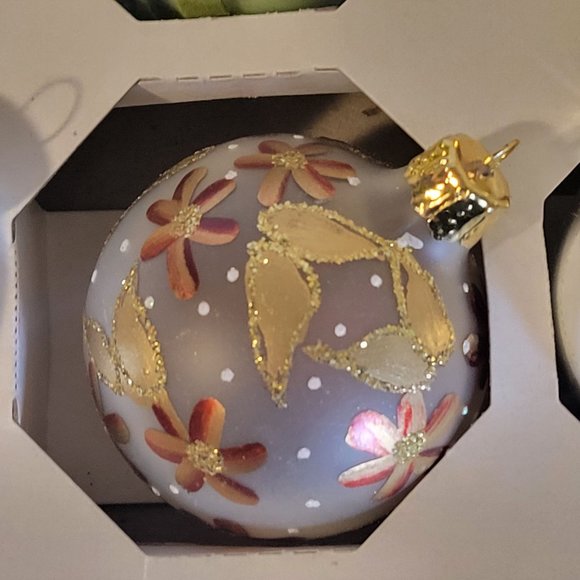 Vintage Box of 12 Mostly Pyramid Glass Christmas Ornaments - Picture 7 of 7